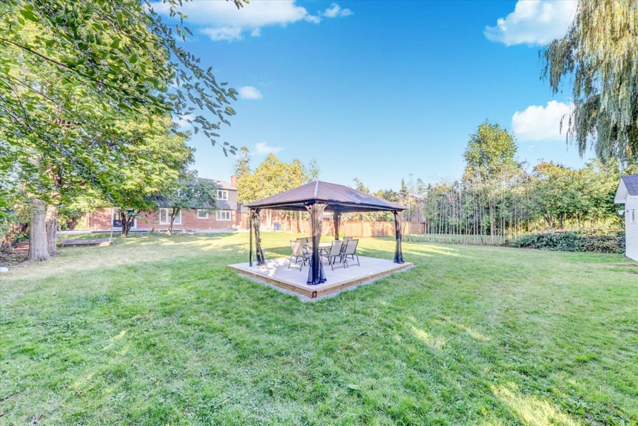 Stunning 7 Bedroom Rougeview Home With 2 Kitchens, 5 Bathrooms, Amazing Backyard & 8-Car Parking Toronto Zewnętrze zdjęcie