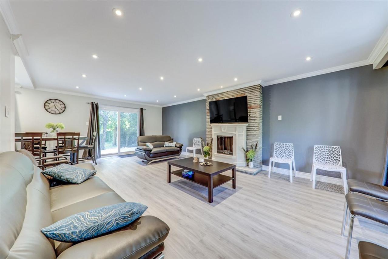 Stunning 7 Bedroom Rougeview Home With 2 Kitchens, 5 Bathrooms, Amazing Backyard & 8-Car Parking Toronto Zewnętrze zdjęcie