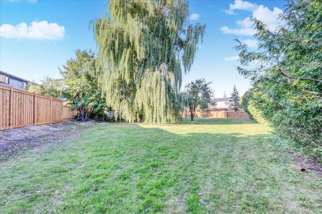 Stunning 7 Bedroom Rougeview Home With 2 Kitchens, 5 Bathrooms, Amazing Backyard & 8-Car Parking Toronto Zewnętrze zdjęcie