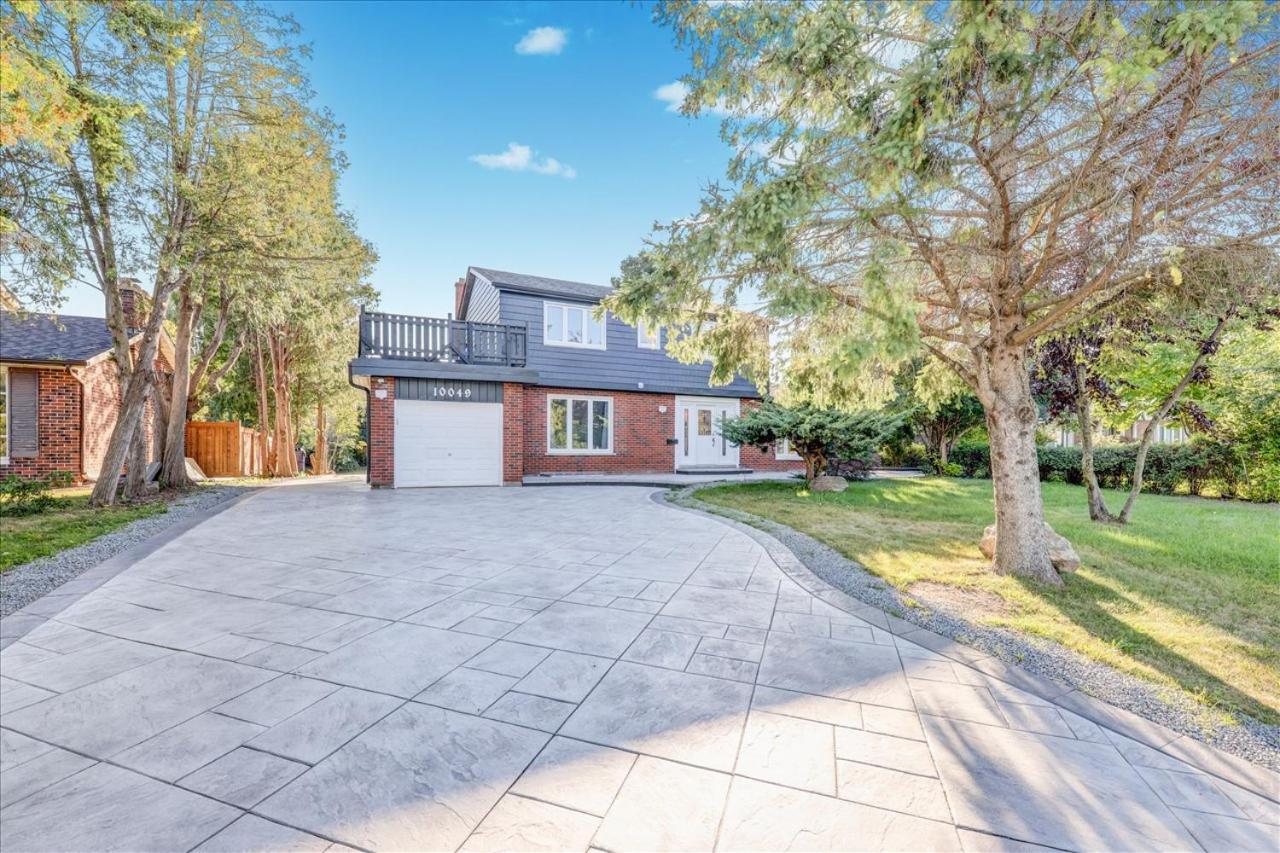 Stunning 7 Bedroom Rougeview Home With 2 Kitchens, 5 Bathrooms, Amazing Backyard & 8-Car Parking Toronto Zewnętrze zdjęcie