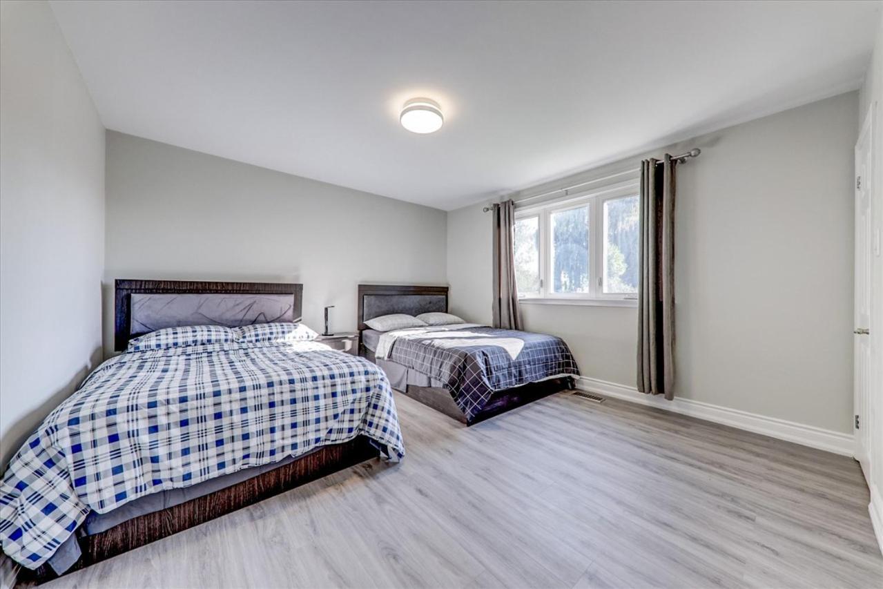 Stunning 7 Bedroom Rougeview Home With 2 Kitchens, 5 Bathrooms, Amazing Backyard & 8-Car Parking Toronto Zewnętrze zdjęcie