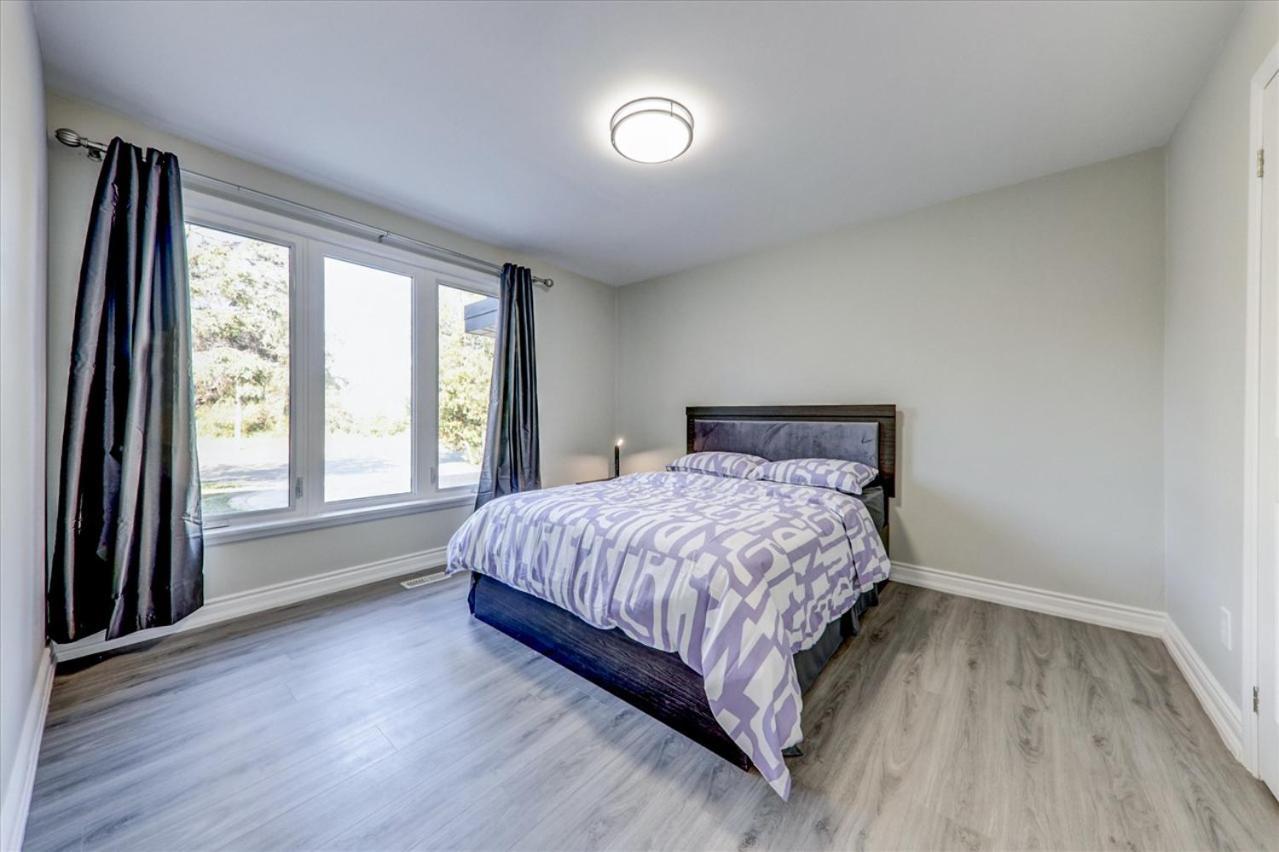 Stunning 7 Bedroom Rougeview Home With 2 Kitchens, 5 Bathrooms, Amazing Backyard & 8-Car Parking Toronto Zewnętrze zdjęcie