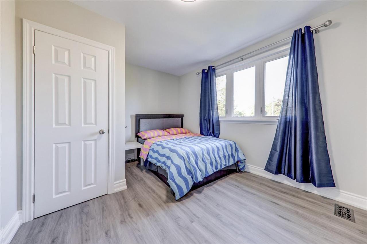 Stunning 7 Bedroom Rougeview Home With 2 Kitchens, 5 Bathrooms, Amazing Backyard & 8-Car Parking Toronto Zewnętrze zdjęcie