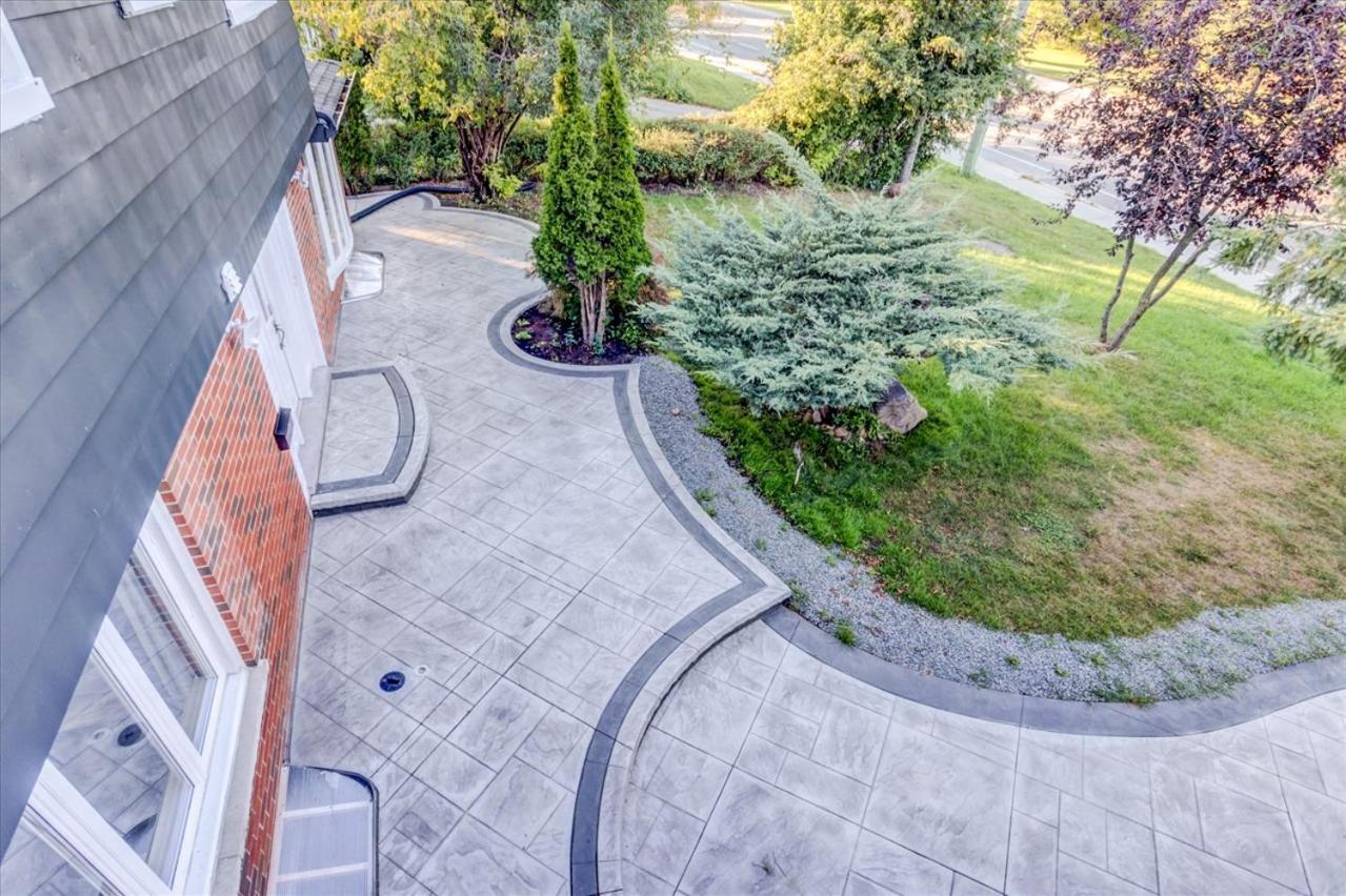 Stunning 7 Bedroom Rougeview Home With 2 Kitchens, 5 Bathrooms, Amazing Backyard & 8-Car Parking Toronto Zewnętrze zdjęcie