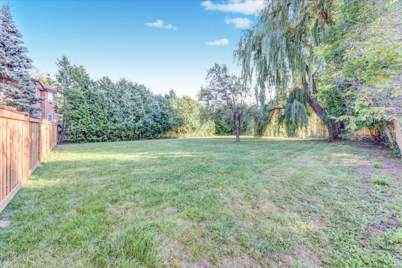 Stunning 7 Bedroom Rougeview Home With 2 Kitchens, 5 Bathrooms, Amazing Backyard & 8-Car Parking Toronto Zewnętrze zdjęcie