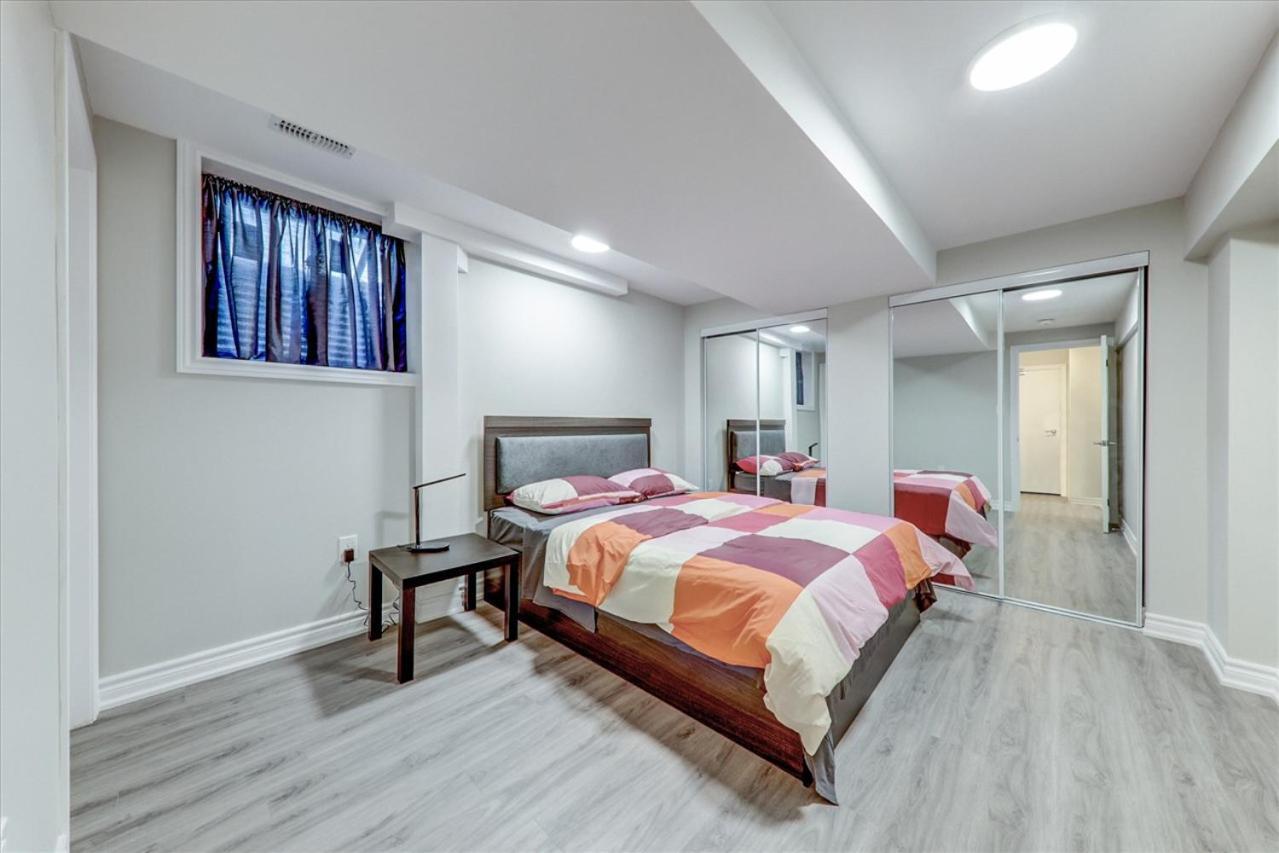 Stunning 7 Bedroom Rougeview Home With 2 Kitchens, 5 Bathrooms, Amazing Backyard & 8-Car Parking Toronto Zewnętrze zdjęcie