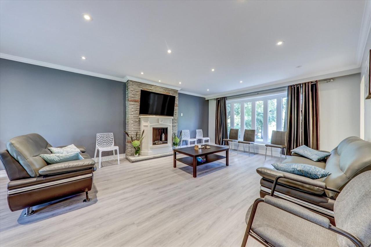 Stunning 7 Bedroom Rougeview Home With 2 Kitchens, 5 Bathrooms, Amazing Backyard & 8-Car Parking Toronto Zewnętrze zdjęcie