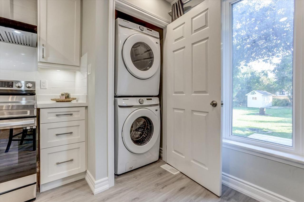 Stunning 7 Bedroom Rougeview Home With 2 Kitchens, 5 Bathrooms, Amazing Backyard & 8-Car Parking Toronto Zewnętrze zdjęcie