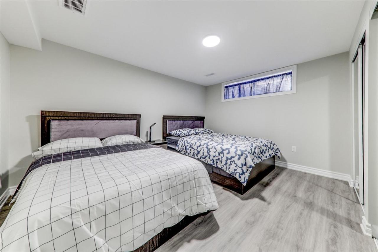 Stunning 7 Bedroom Rougeview Home With 2 Kitchens, 5 Bathrooms, Amazing Backyard & 8-Car Parking Toronto Zewnętrze zdjęcie
